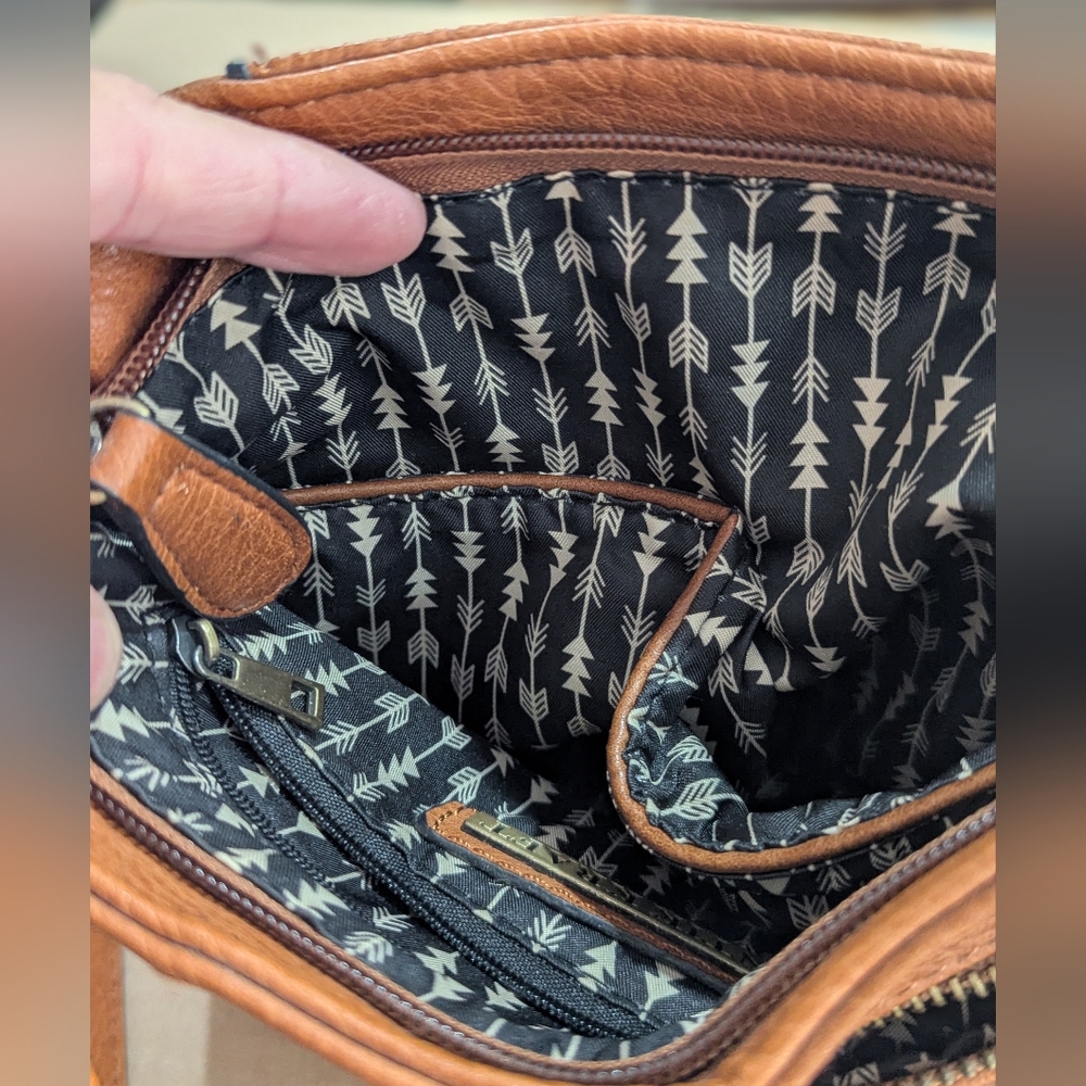Antik Kraft Camel Brown Western Fringe Style Vegan Leather Crossbody Bag LikeNew - Picture 7 of 10